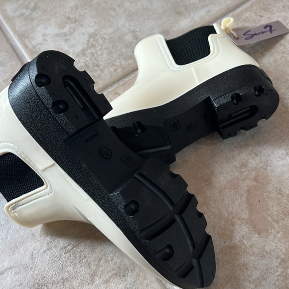 🆕💕SEVEN7 Halifax Rain Bootie - Picture 3 of 8